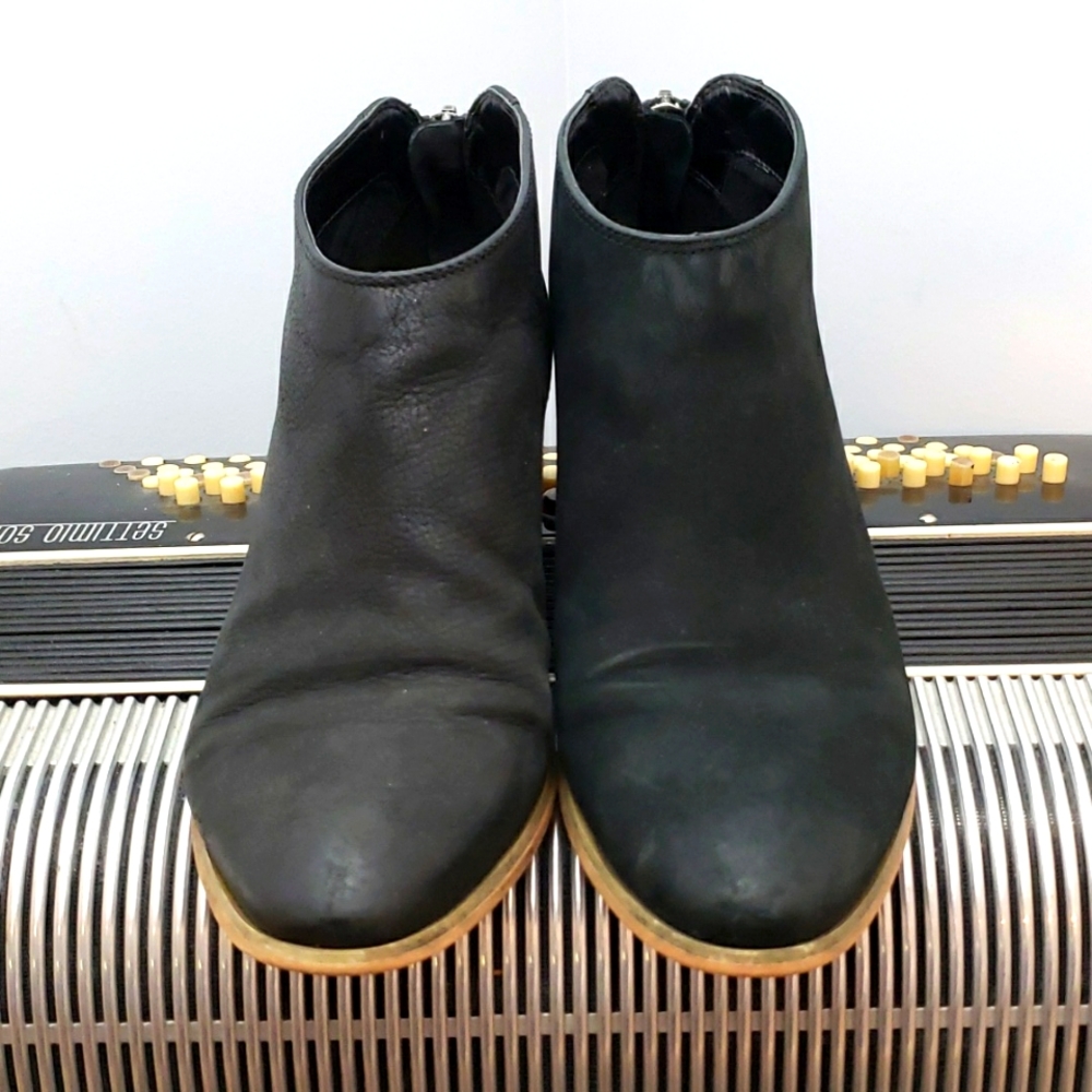 CASLON BLACK SUEDE ANKLE BOOTS. SIZE 7.5